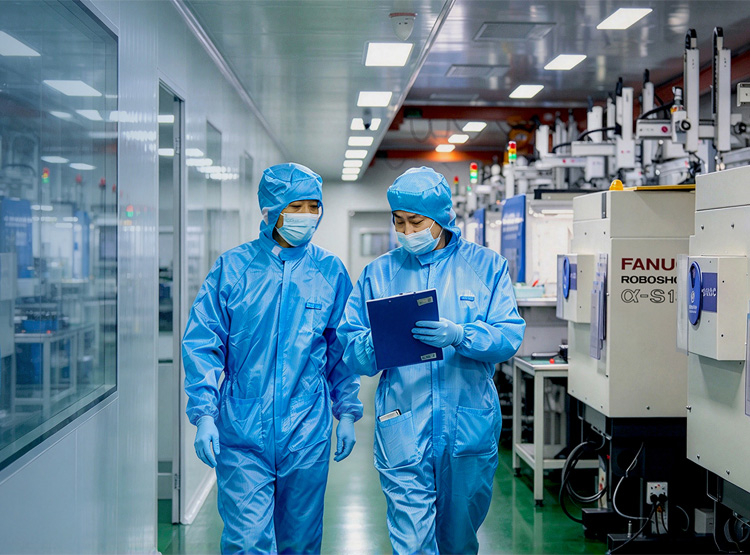 ISO-Compliant Production Environment & Management Systems Class 100,000 GMP Cleanroom + ISO 13485 Ce
